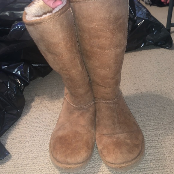 Ugg Boots - Picture 3 of 4